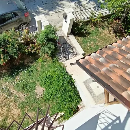 Villa Indipendente Con Parcheggio Privato E Giardinetto