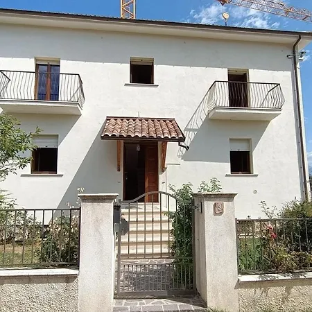 Villa Indipendente Con Parcheggio Privato E Giardinetto